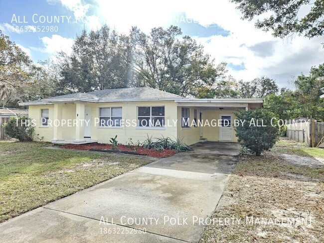 Building Photo - Awesome 3 Bedroom 2 Bath Lake Wales Home f...