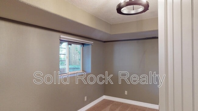 Building Photo - 1701 Ivy Pl