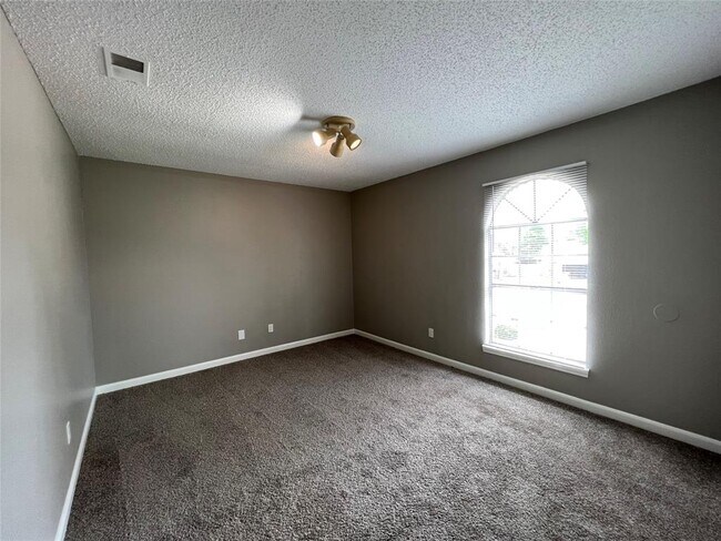 Building Photo - 11710 Stone Bridge Dr