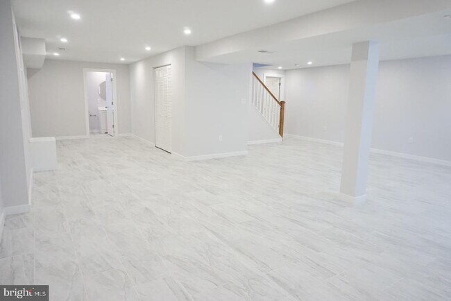 Building Photo - 9003 Fox Lair Dr