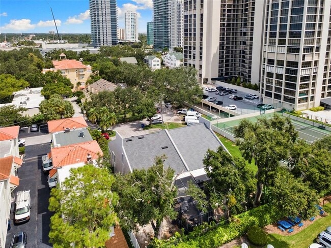 Building Photo - 3010 W Grovewood Ct