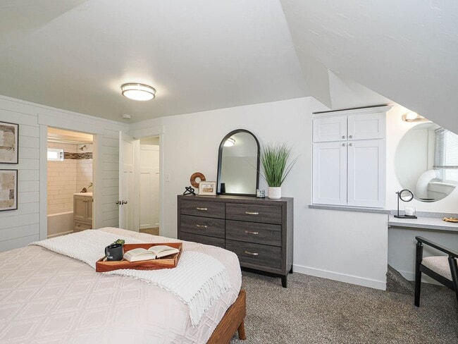 Building Photo - NEWLY REMODELED HISTORIC HOME IN DOWNTOWN ...