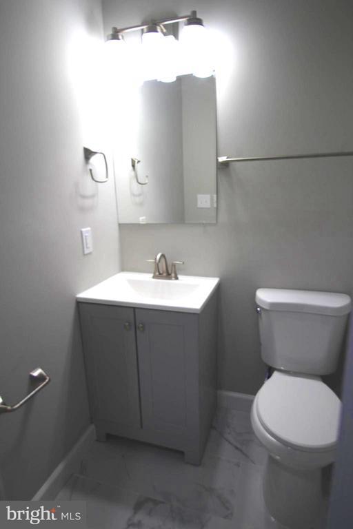 Building Photo - 1029 Kings Ct