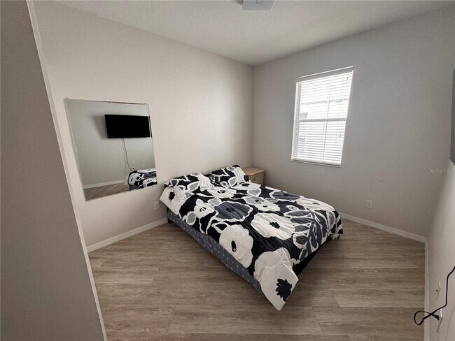 Building Photo - 3921 Stornoway Dr