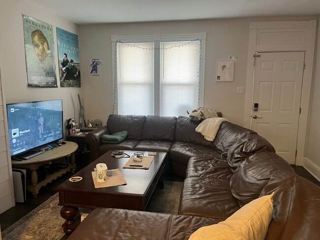 Building Photo - Updated 3-Bedroom, 1-Bathroom Home in Lanc...