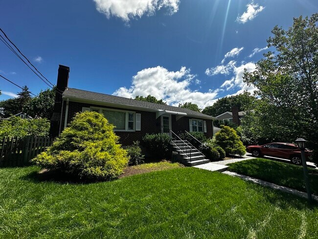 Primary Photo - 11 Mead Rd