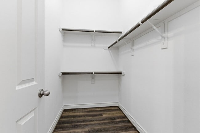 Building Photo - 1303 Sherwood Point Ln