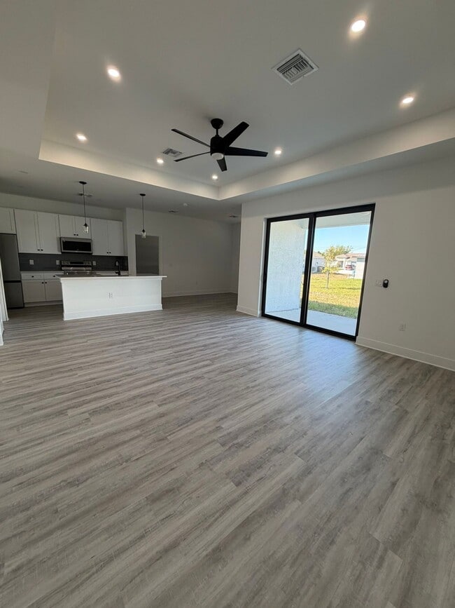 Building Photo - 4224 NE 22nd Pl