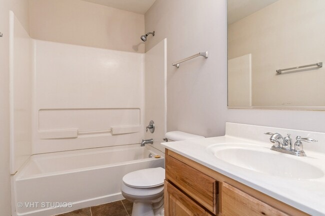 Building Photo - 1028 Heron Cir