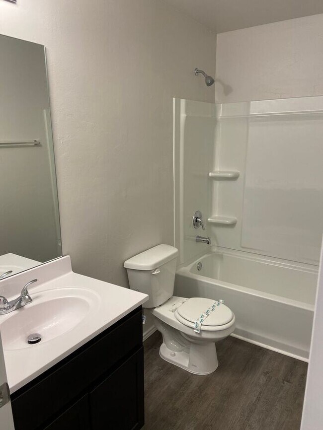 Building Photo - Available Now | Charming 3-Bedroom, 2-Bath Home in Tuttle