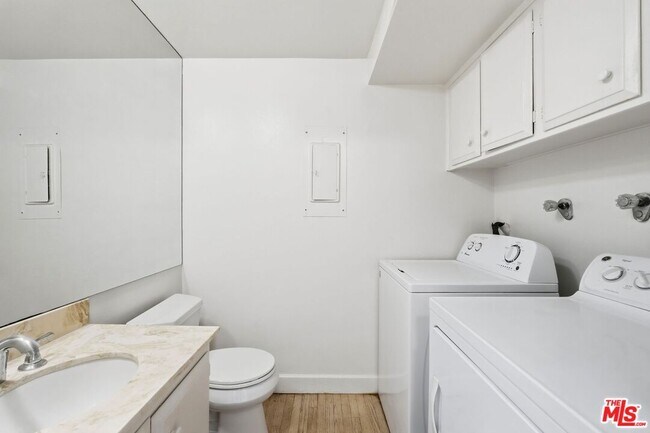 Building Photo - 23926 De Ville Way