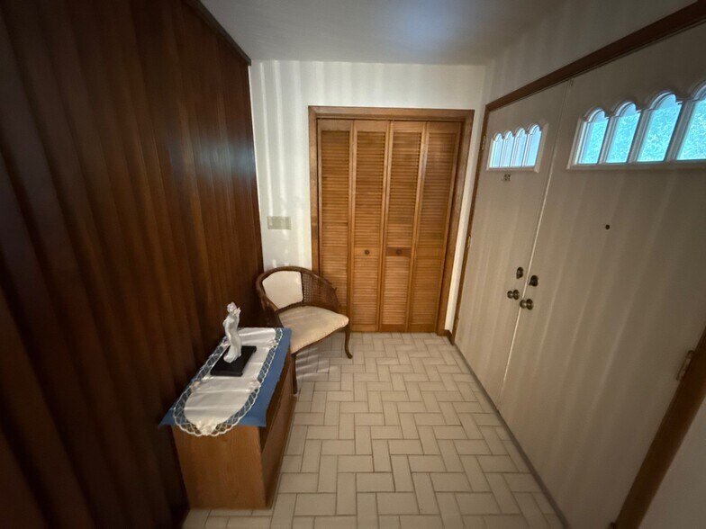 Building Photo - 117 Golfview Dr