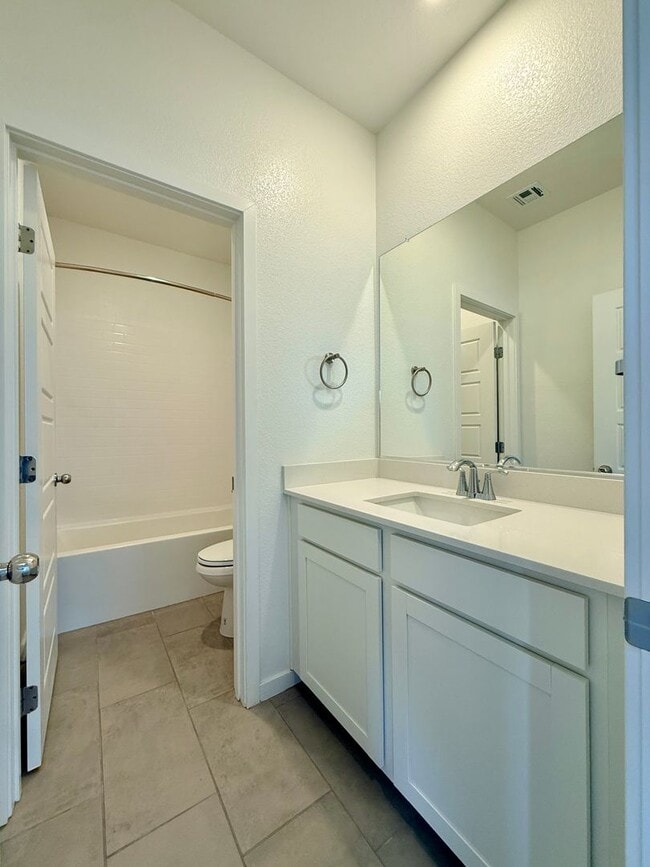 Building Photo - Beautiful Spring Valley Lennar Home-Make it yours today!