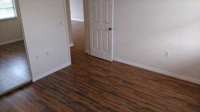 Building Photo - 3516 Whitehall Dr