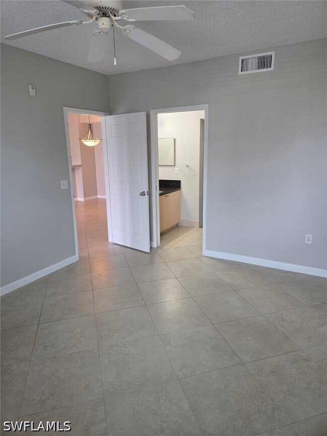 Building Photo - 1105 Reserve Ct