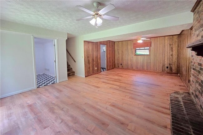 Building Photo - 3533 Charlotte Dr