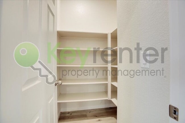 Building Photo - 5584 Harcrest Dr