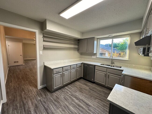 Building Photo - Ernest Properties 2 (295 Mooring Cir)