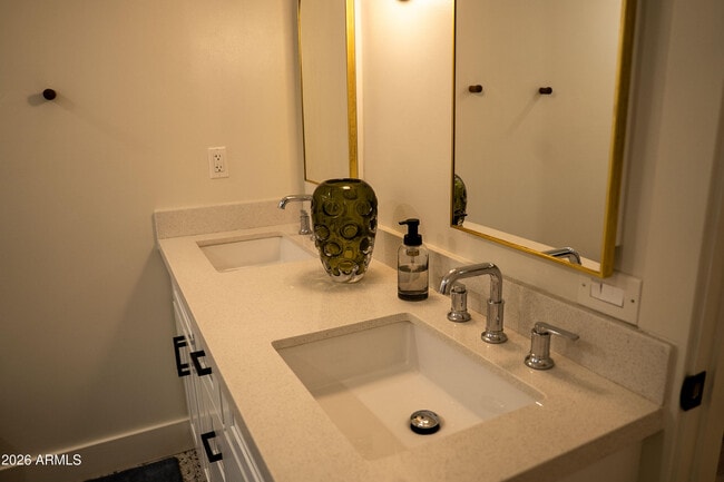 Building Photo - 8701 E Chaparral Rd