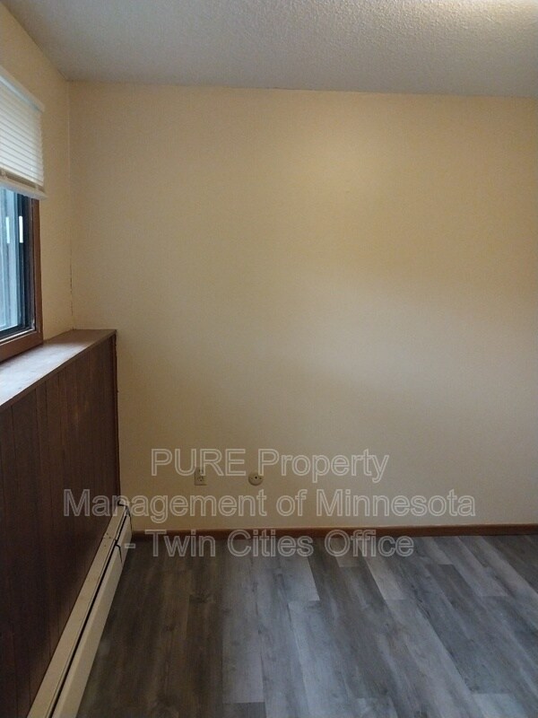 Building Photo - 144 13th Ave S