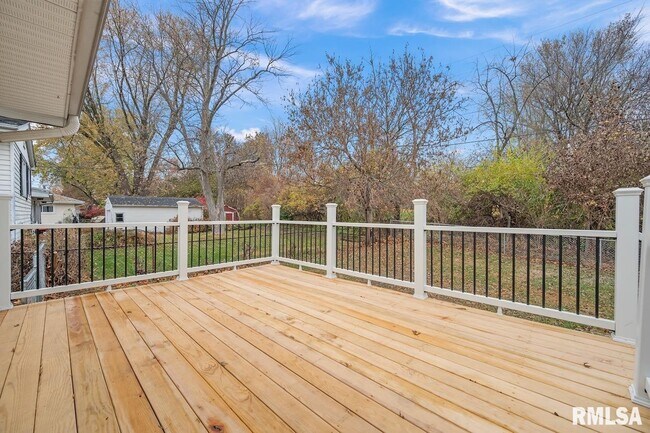 Building Photo - 6822 N Kimberly Dr