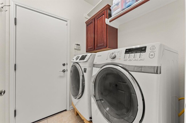 Building Photo - 2600 Lost Mine Tr