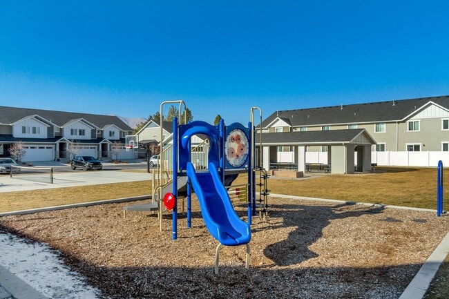 Building Photo - 1158 1740 W