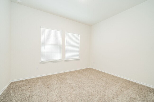 Building Photo - 2126 Thornton Dr