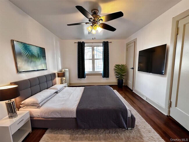 Building Photo - 153 Fifth Ave