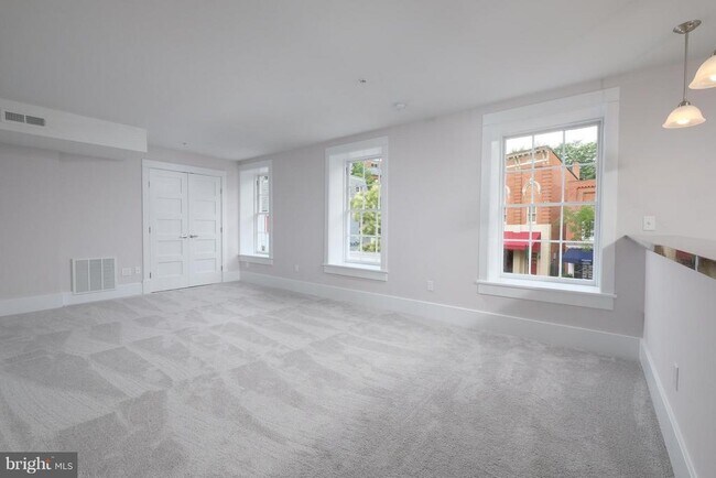 Building Photo - 149 Main St