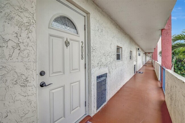 Building Photo - 8980 S Hollybrook Blvd