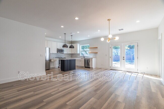 Building Photo - 1934 Lamar St