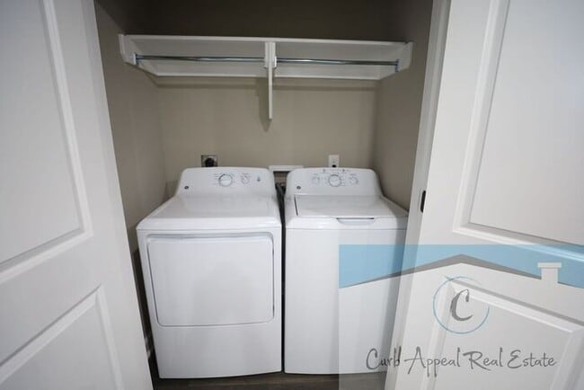 Building Photo - Brand new construction 2 bed 1 bath apartment - includes utlities, washer and dryer!!