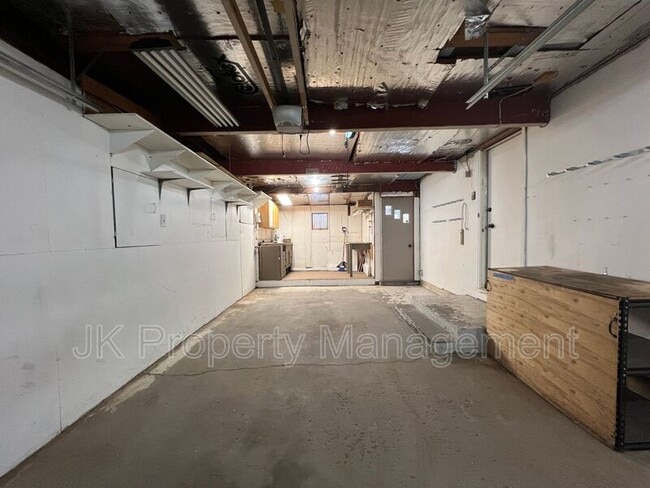 Building Photo - 333 Riverview 4 W