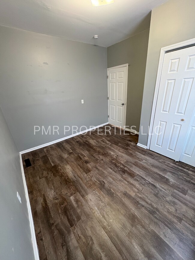 Building Photo - 1207 S 33rd St