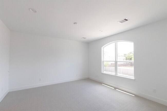 Building Photo - 7710 Westside Villas Ln