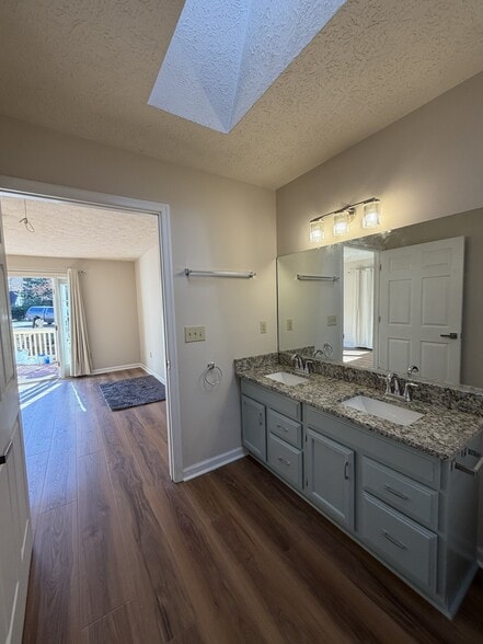 Bathroom - 2721 Linden Ln