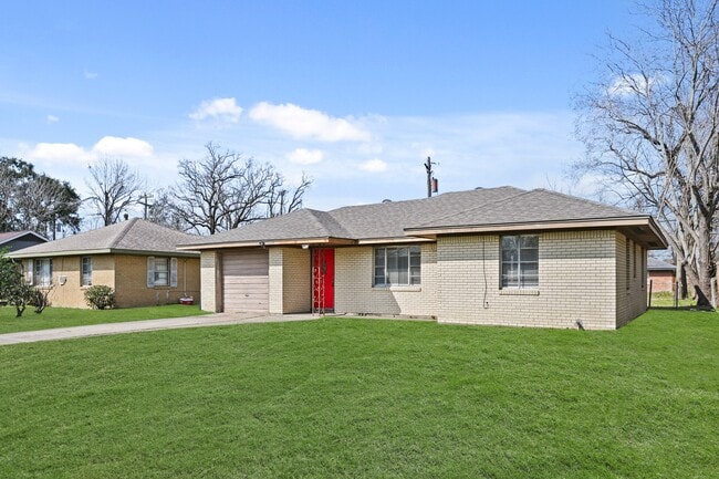 Building Photo - 8829 Woodlyn Rd