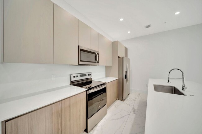 Building Photo - 4224 NE 7th Terrace