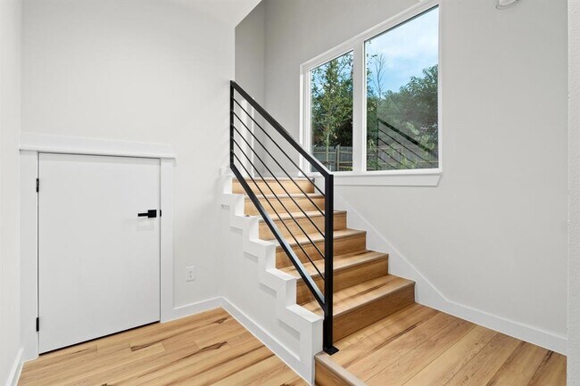 Building Photo - 2309 Montopolis Dr