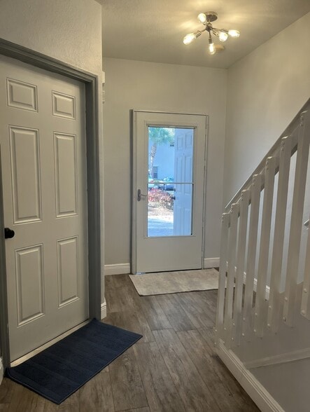 Building Photo - 8165 Pacific Beach Dr