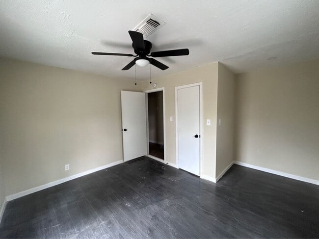 Building Photo - 7918 Woodlyn Rd