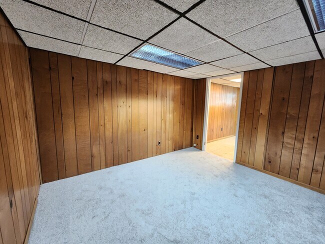 Building Photo - 720 Woodfield Dr