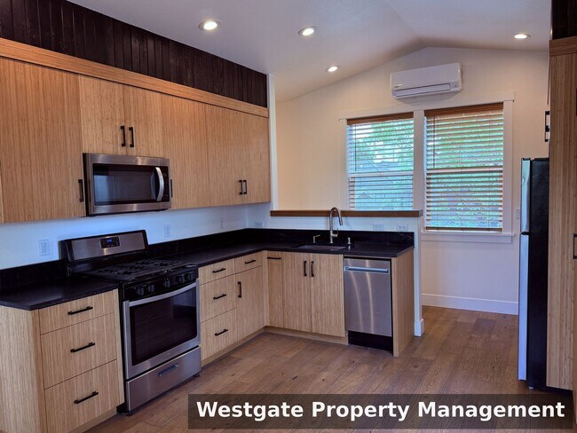 Building Photo - 220 Payran St