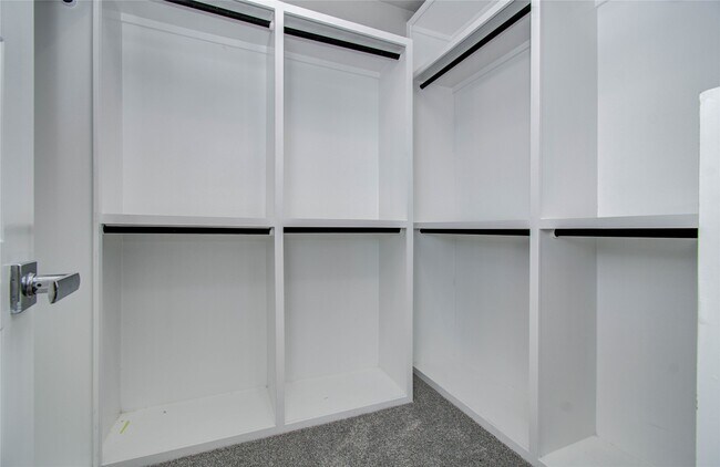 Building Photo - 2116 Naomi St