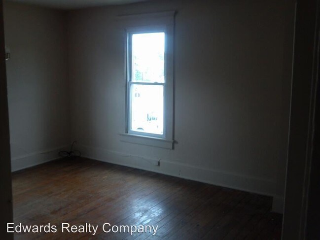 Building Photo - 3 br, 1 bath House - 732 West Main Street