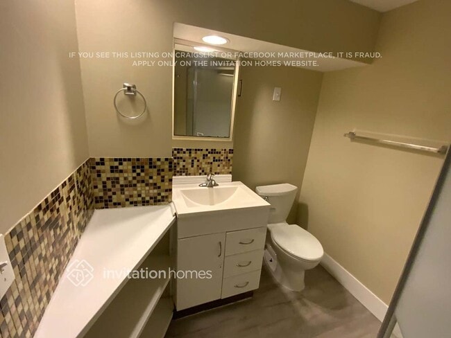 Building Photo - 1869 Oxford St N