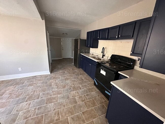 Building Photo - $1445 - 5 room 2.5 bathroom - Single Family Home
