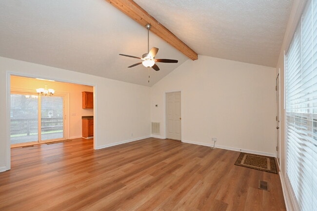 Building Photo - Car-free convenience! Modern 3 Bed Home Minutes from Downtown Gallatin