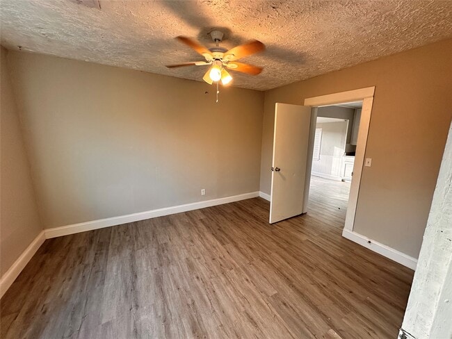 Building Photo - 104 S 7th St